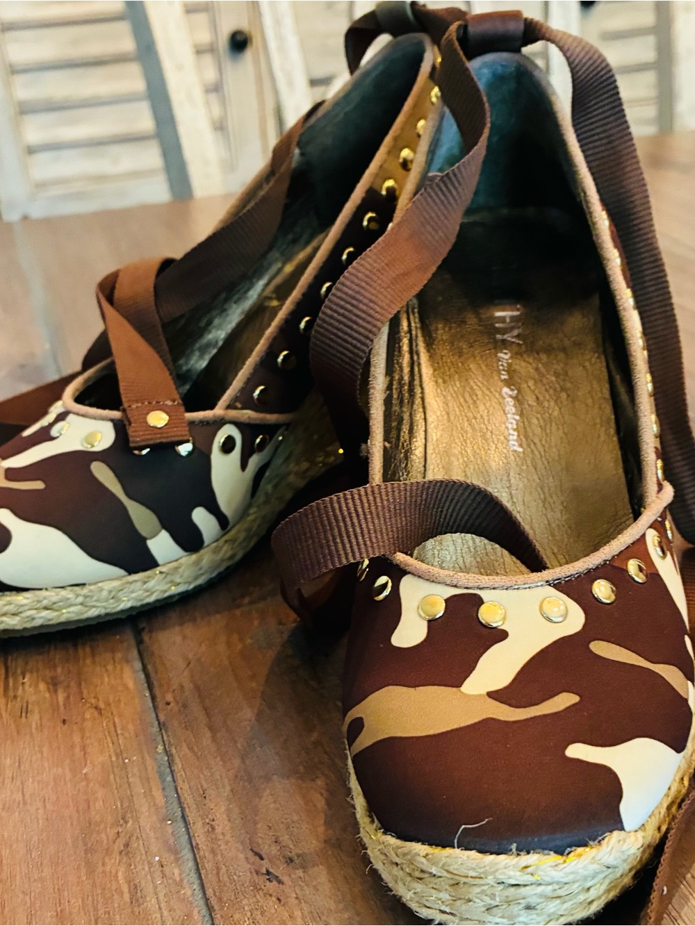 Kathy Van Zealand wedge camo shoes W or Wo ankle ribbon ties. Size 6